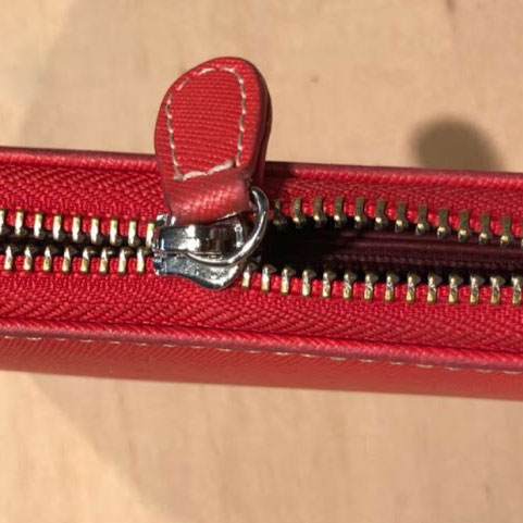 ファスナーが閉まらない、固い、こわれた